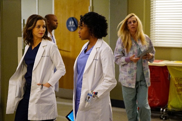 Grey S Anatomy Season 12 Spoilers Stephanie Contemplates Future With Kyle In Episode 23 At Last