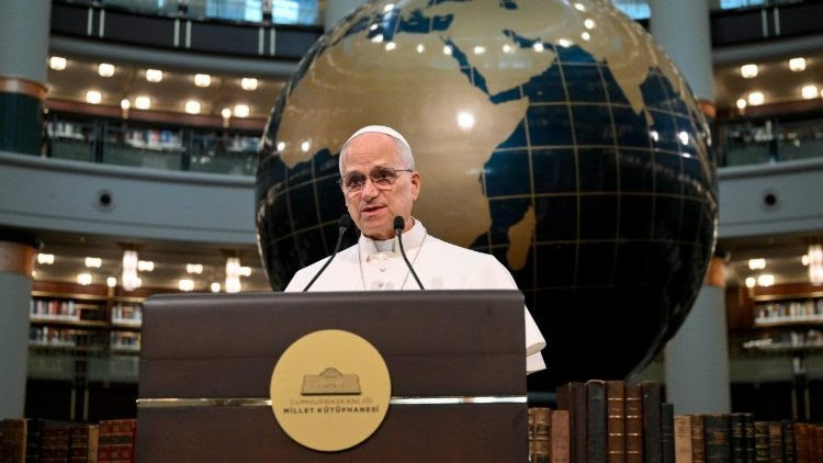 In his first Christmas message, Pope Leo calls for world peace and dialogue