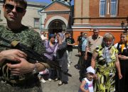 pro-russian-rebel-guards-ukraine-church
