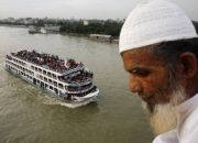 overcrowded-passenger-boat-bangladesh