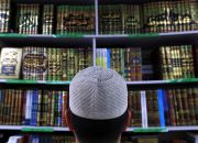 man-in-islamic-prayer-cap-in-australia