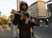 kenya-riot-policeman