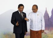 bruneis-sultan-hassanal-bolkiah-myanmars-president-thein-sein