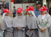catholic-nuns-in-manila-wait-for-pope
