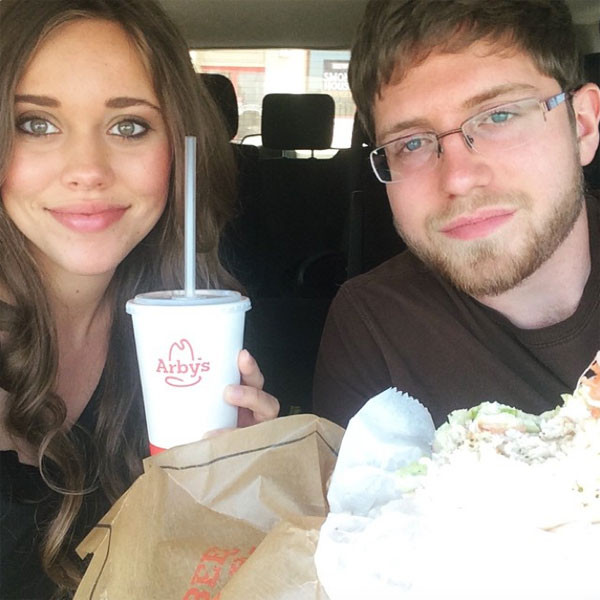 Jessa Duggar Pregnancy Update Jessa Has Pregnancy Craving For Fast Food While Jill And Derick 