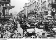 crowds-cheer-nazis-in-vienna